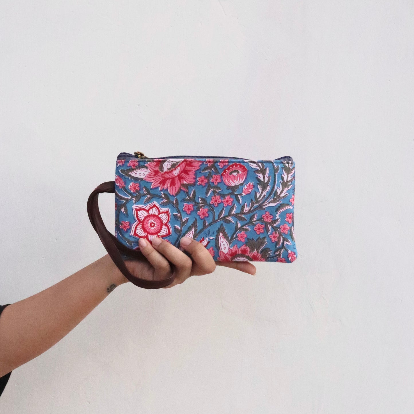 The Indian Tote - क्यारी