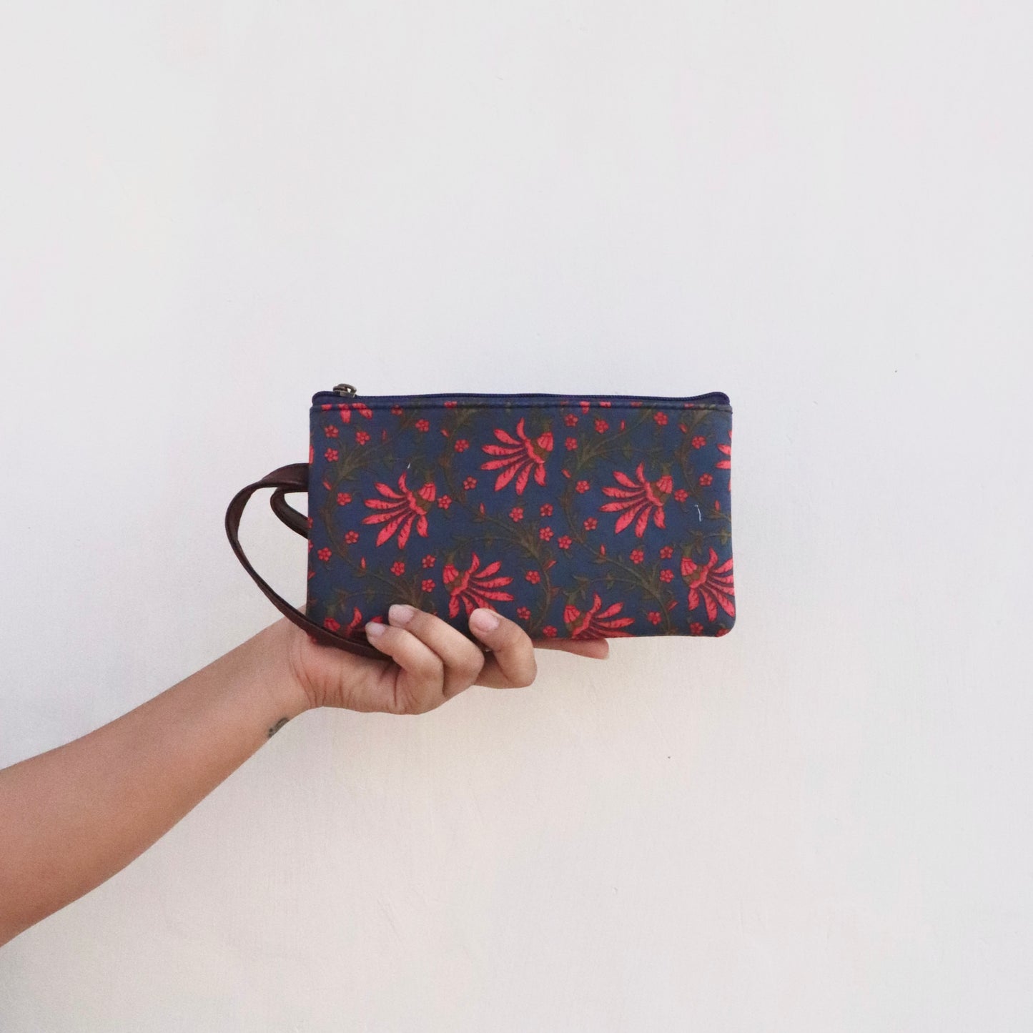 The Indian Tote - पुंज