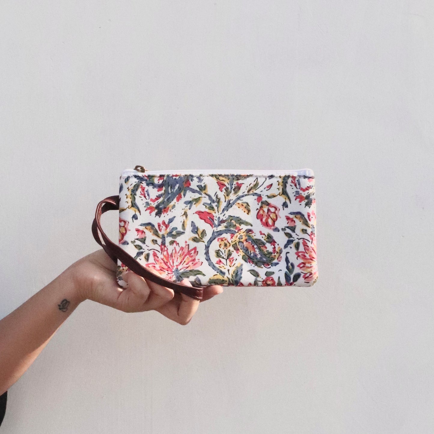 The Indian Tote - कमल