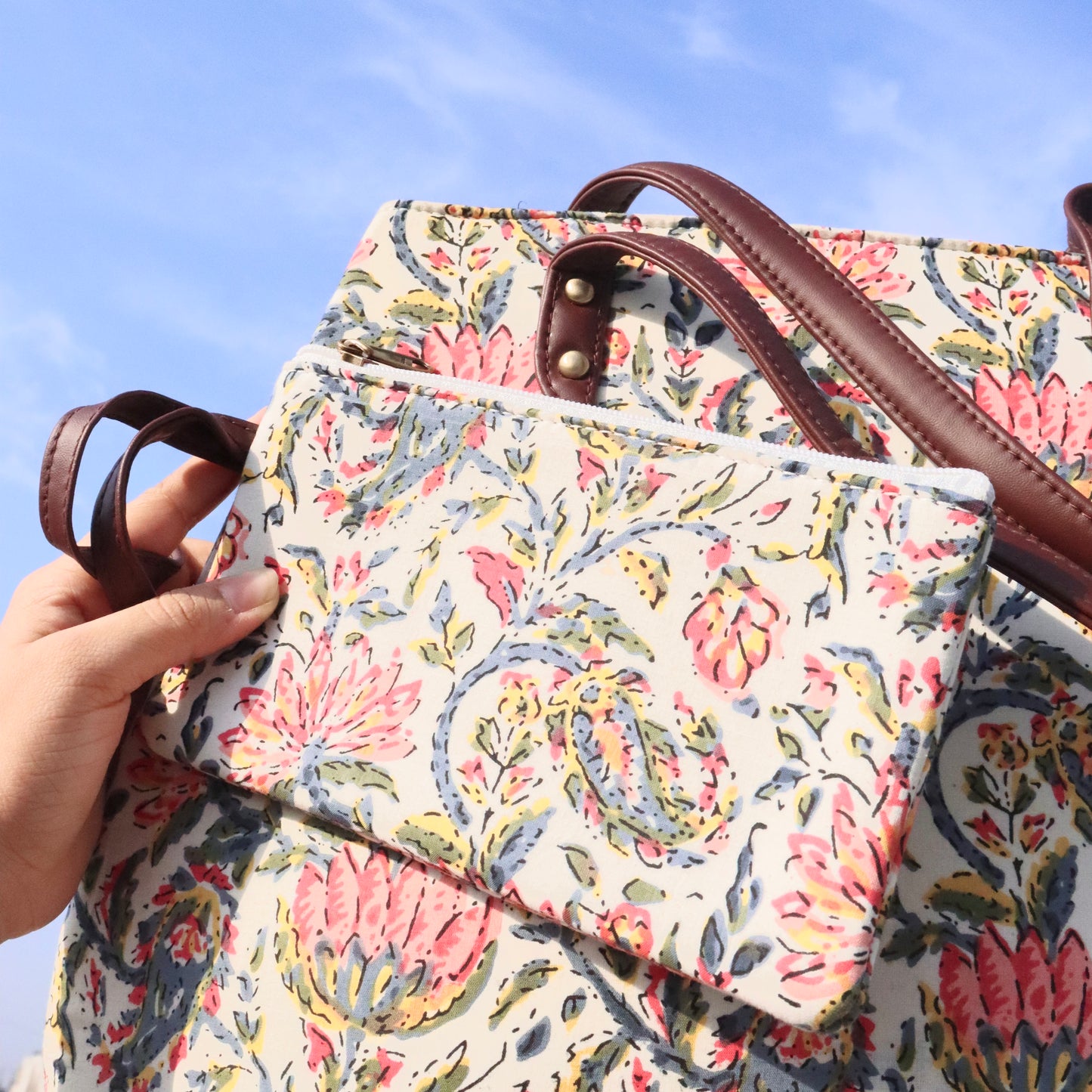 The Indian Tote - कमल