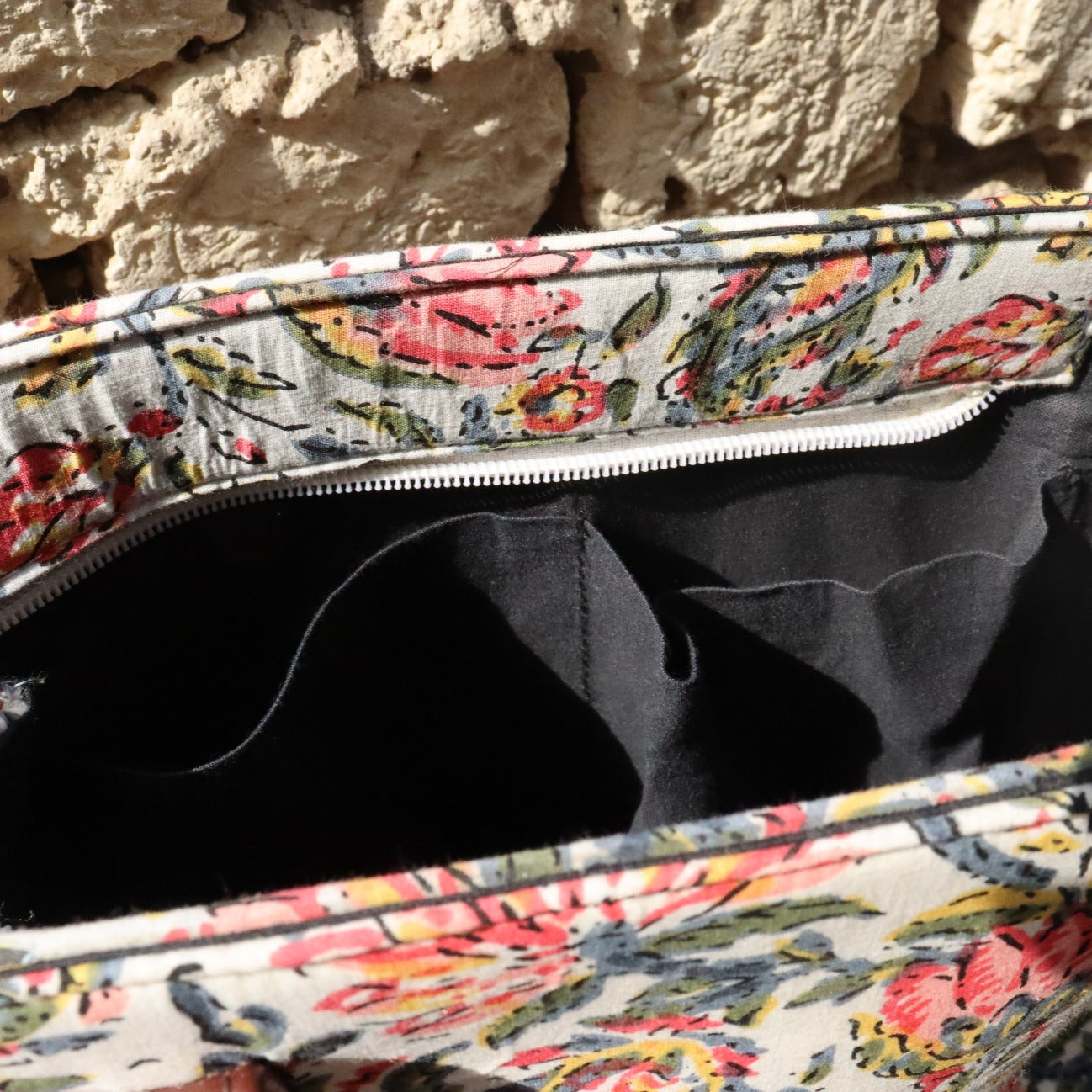 The Indian Tote - कमल
