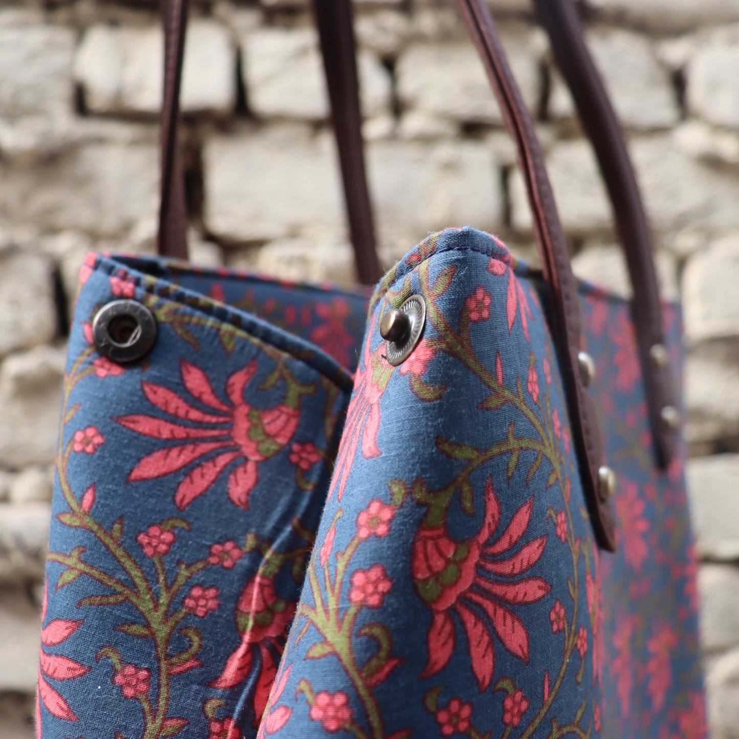 The Indian Tote - पुंज