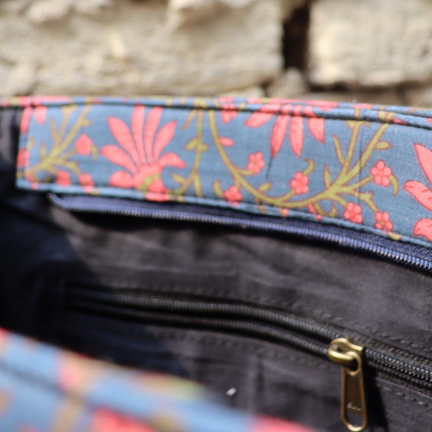 The Indian Tote - पुंज