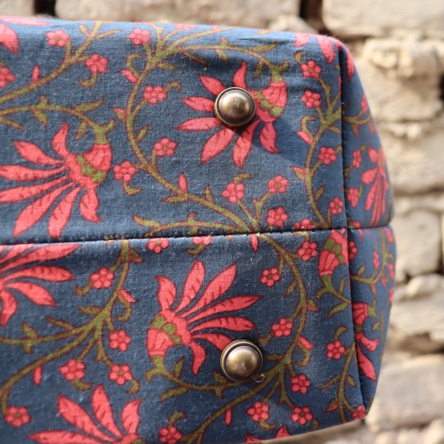 The Indian Tote - पुंज