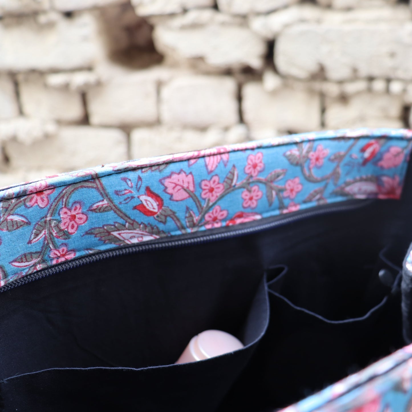 The Indian Tote - क्यारी