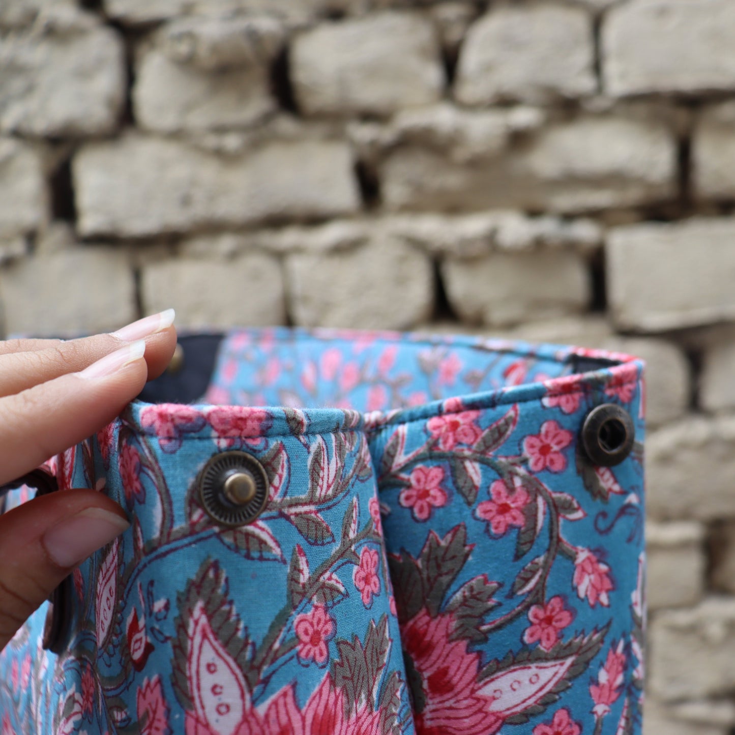 The Indian Tote - क्यारी