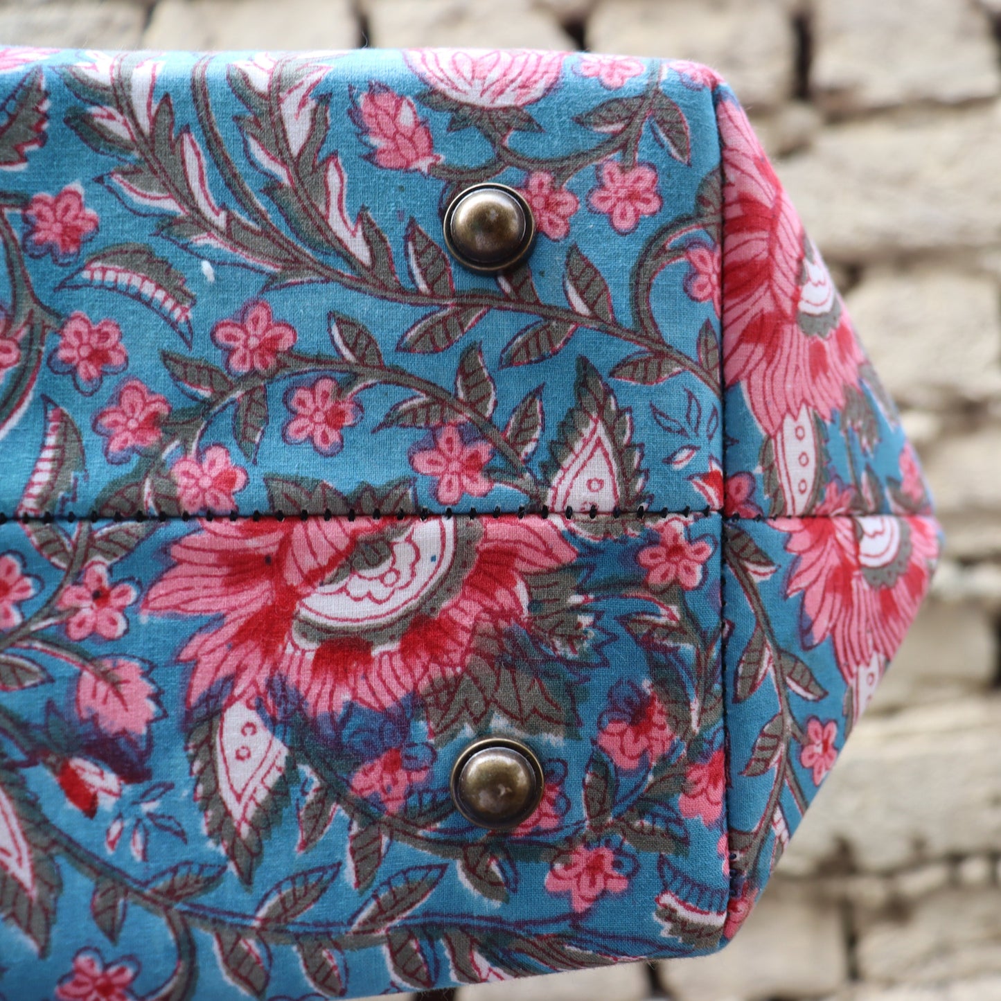 The Indian Tote - क्यारी